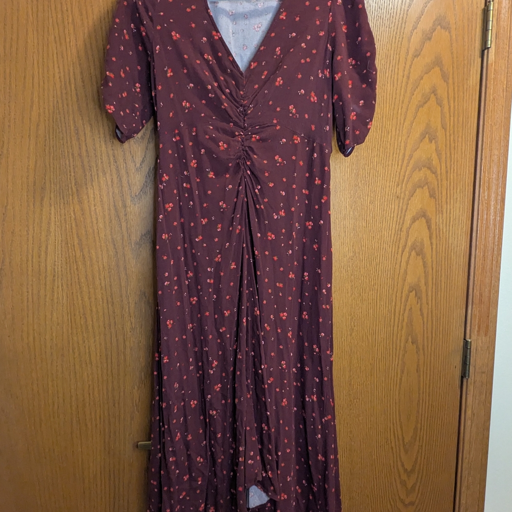 Elegant Floral Midi Dress in Burgundy